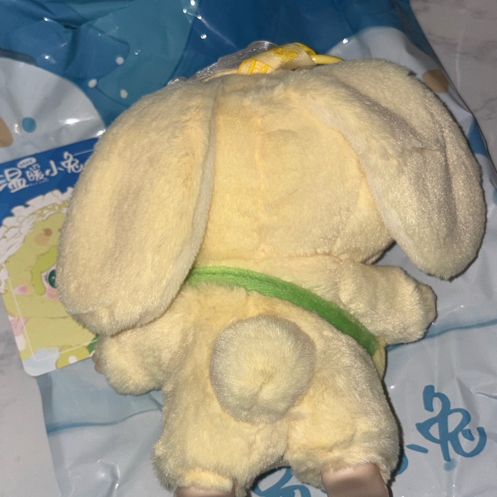 Yooki Warm Winter Bunnies CONFIRMED Warm Sun Bunny Pendant - Picture 4 of 7